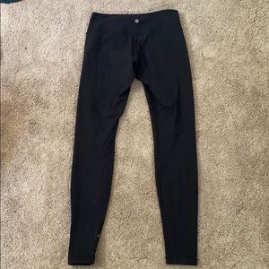 Black lululemon wonder under leggings